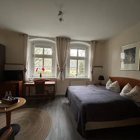 לינה וארוחת בוקר Schloss Spiegelberg 3*