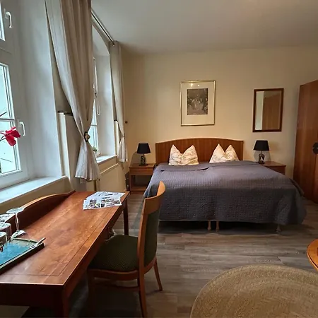 Schloss Spiegelberg 3*